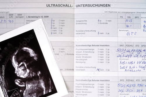 Mutterpass und Ultraschallbild photo