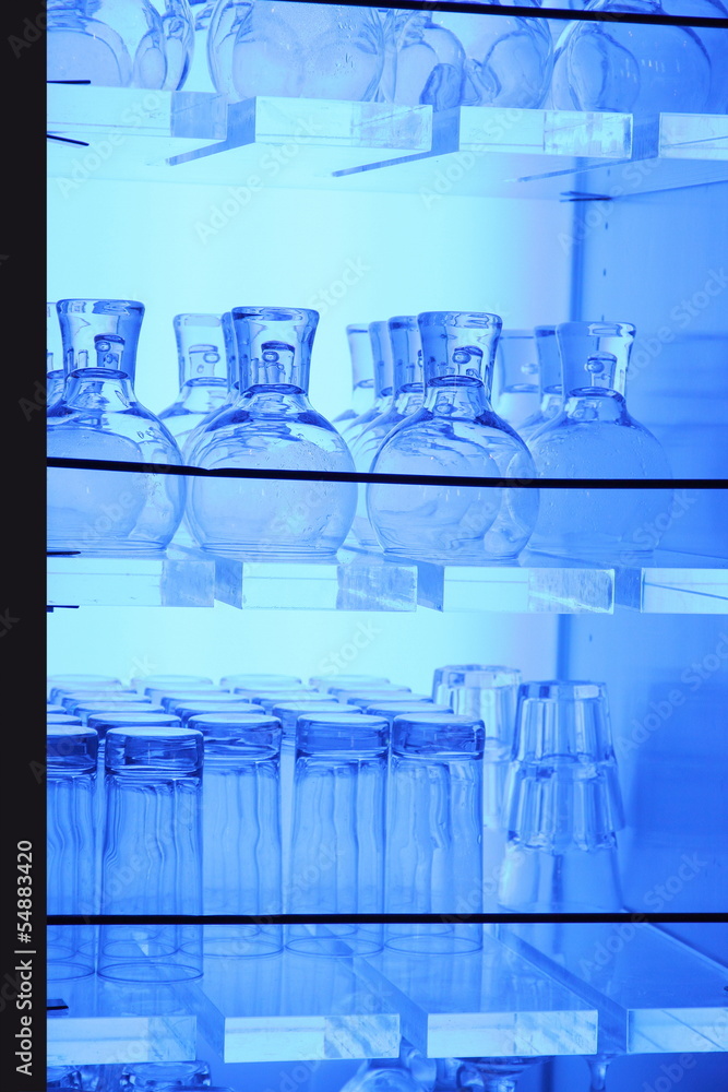 Naklejka premium Bar glasses in a blue light