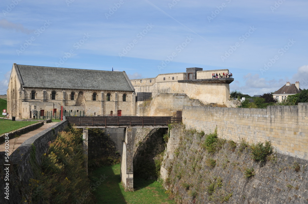 Salle de l'Echiquier et les fortifications du Château de Caen