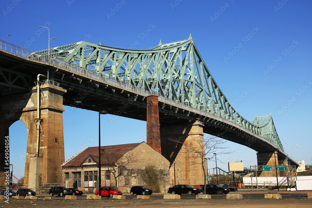 Naklejka premium Bridge in Montreal