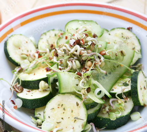 Zucchini mit Sprossen photo