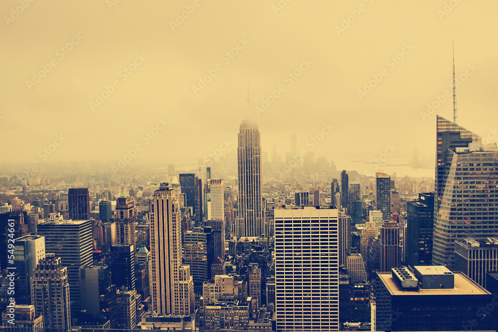 Skyline von New York im Nebel