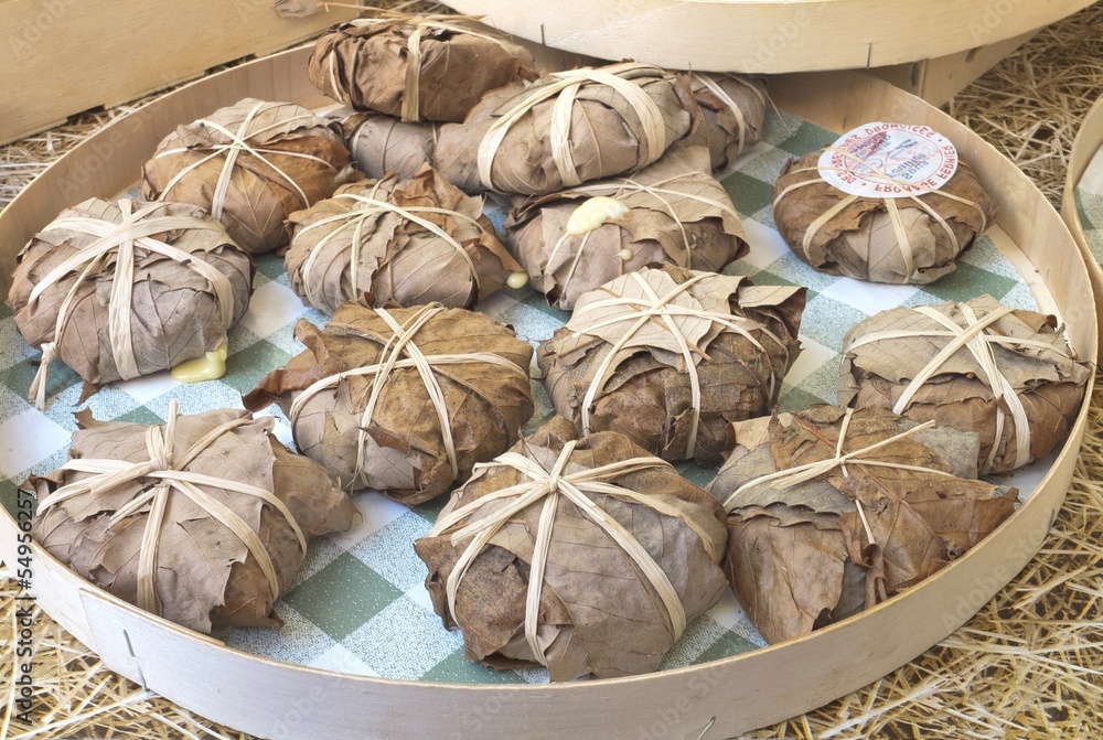 Petits Banons sous feuilles
