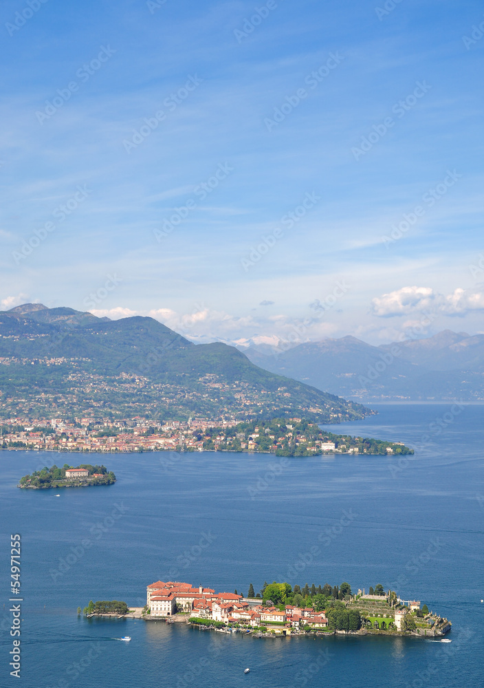 Blick über Stresa auf die berühmte Isola Bella im Lago Maggiore
