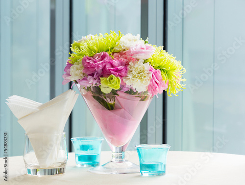 Fototapeta Naklejka Na Ścianę i Meble -  Flower bouquet on table