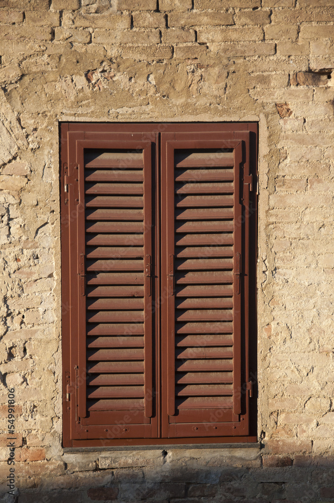 Fototapeta premium A window in San Gimignano, Italy