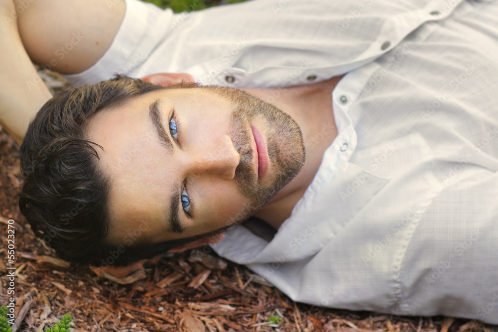 Obraz premium Beautiful man face