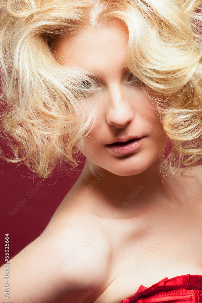 Naklejka premium Blonde woman in red dress