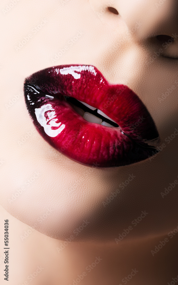 Obraz premium Passionate red lips
