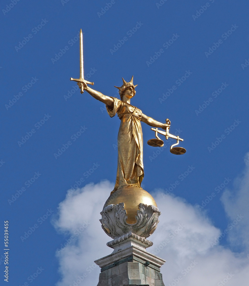 Obraz premium Statue of Justice on top of Old Bailey, Criminal court, London