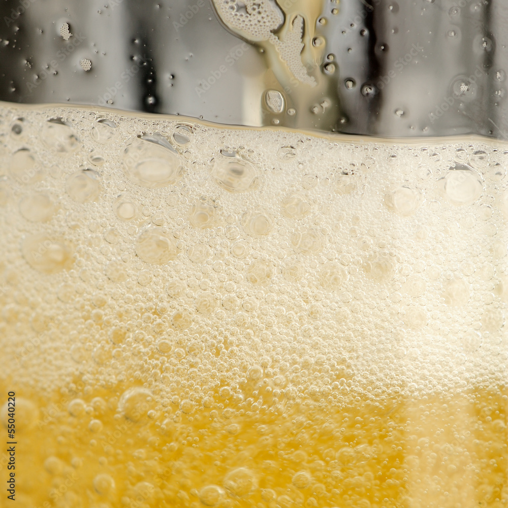 Obraz premium Beer with Frothy Foam