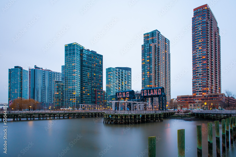 the buildings of long island in front of east river