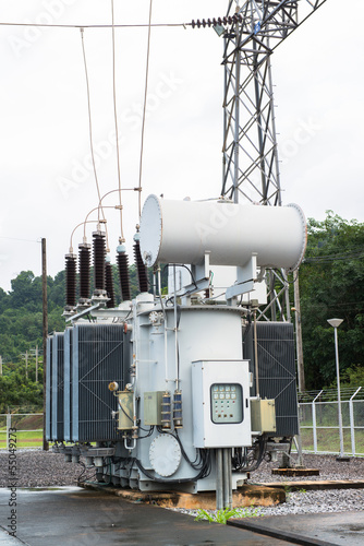 Transformer station and the high voltage electric pole