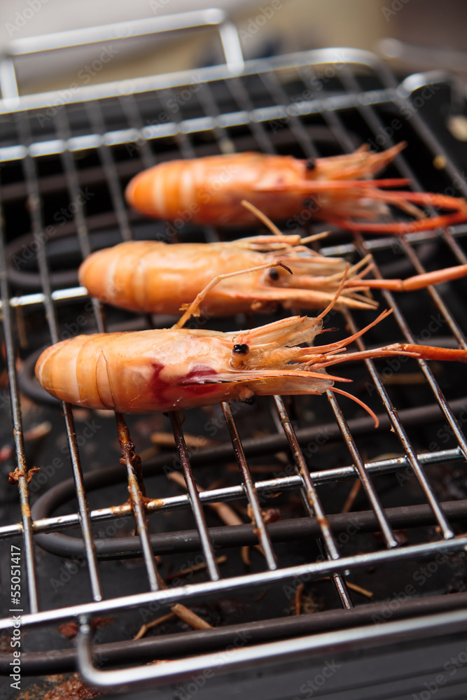Grilled prawns on the grill