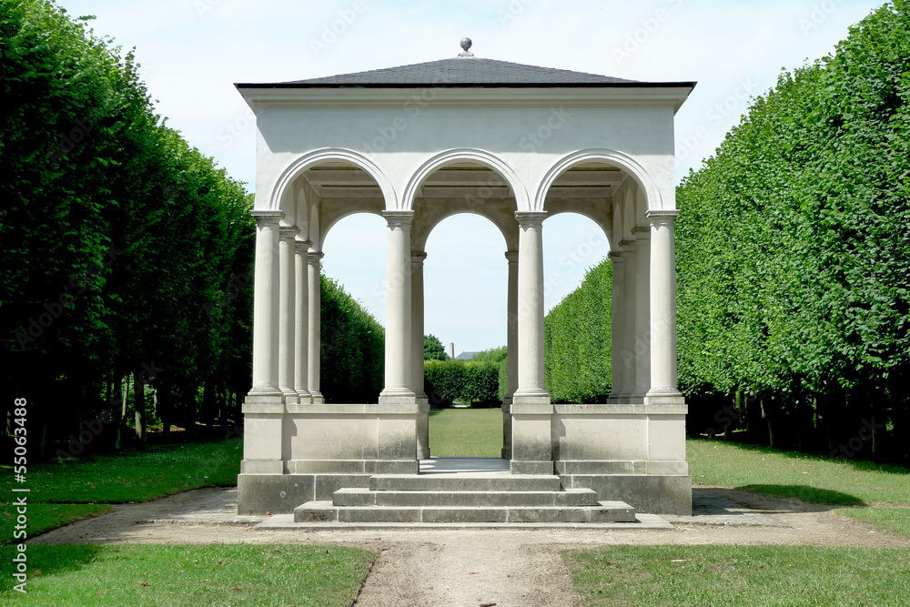 Fototapeta premium Pavillon de jardin de château