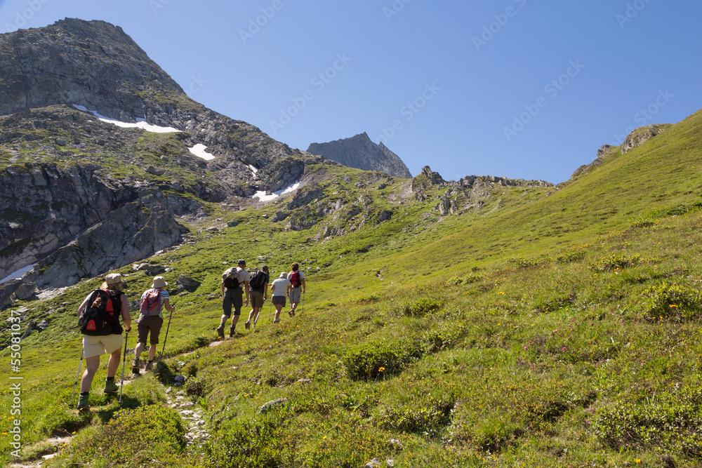 Groupe de randonneurs en montagne