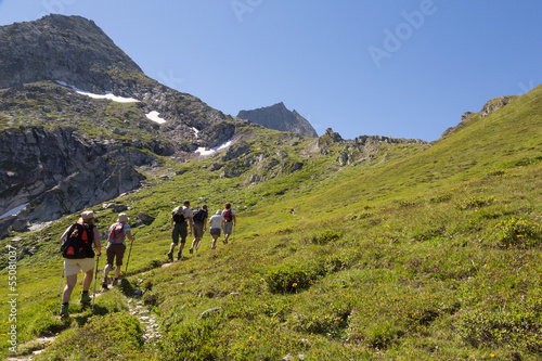 Groupe de randonneurs en montagne © Sébastien Closs