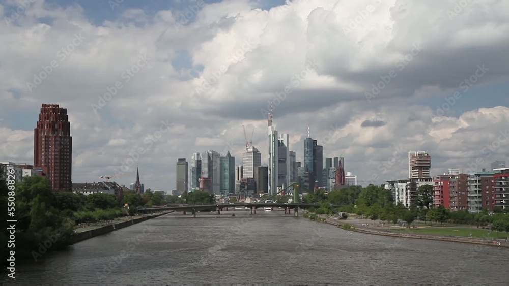 Zeitraffer - Wolken über der Skyline von Frankfurt Zeitraffer - Wolken über der Skyline von Frankfurt