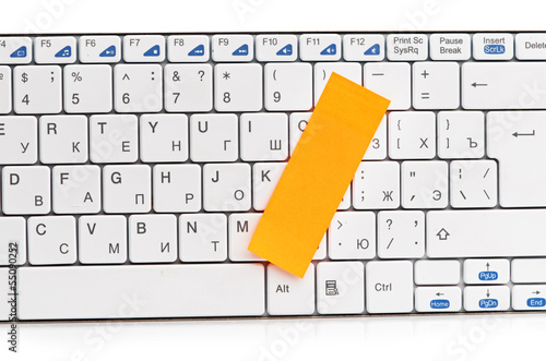 memo on white keyboard