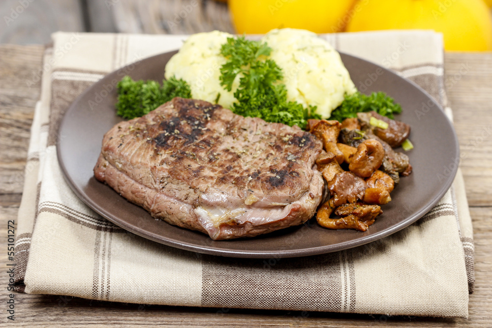 Roasted beef with mushrooms Roasted beef with mushrooms