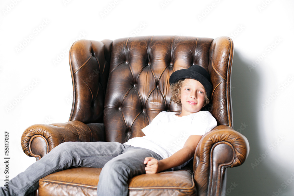Kleiner Junge entspannt Kleiner Junge entspannt
