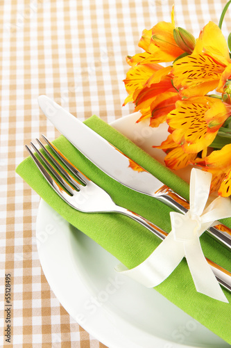 Fototapeta Naklejka Na Ścianę i Meble -  Festive dining table setting with flowers