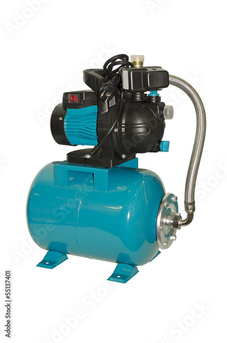 Water pump with pressure vessel