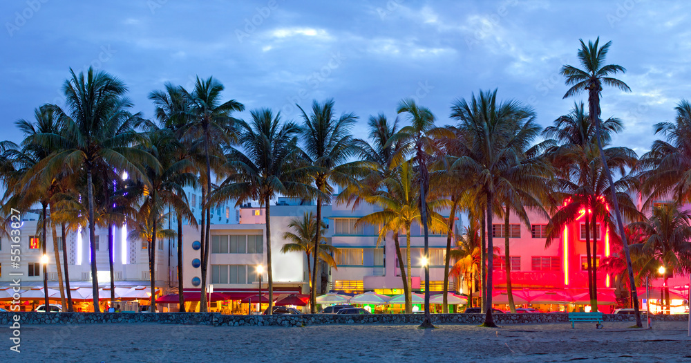 Naklejka Hotele i restauracje w Miami Beach na Florydzie o zachodzie słońca