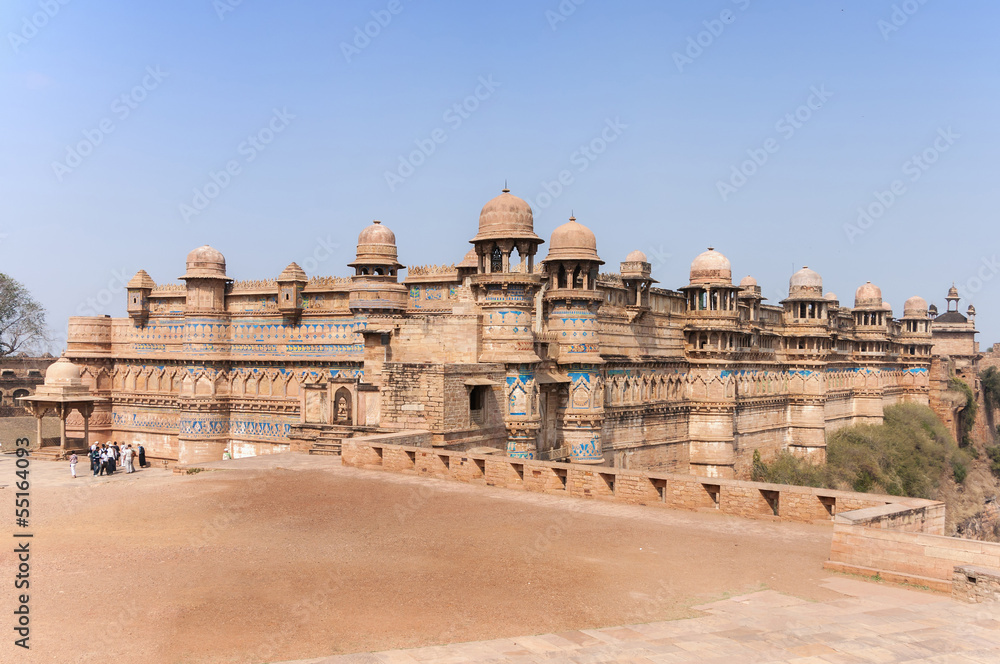 Fototapeta premium Fort and Palace of India's Gwalior is built on a cliff.