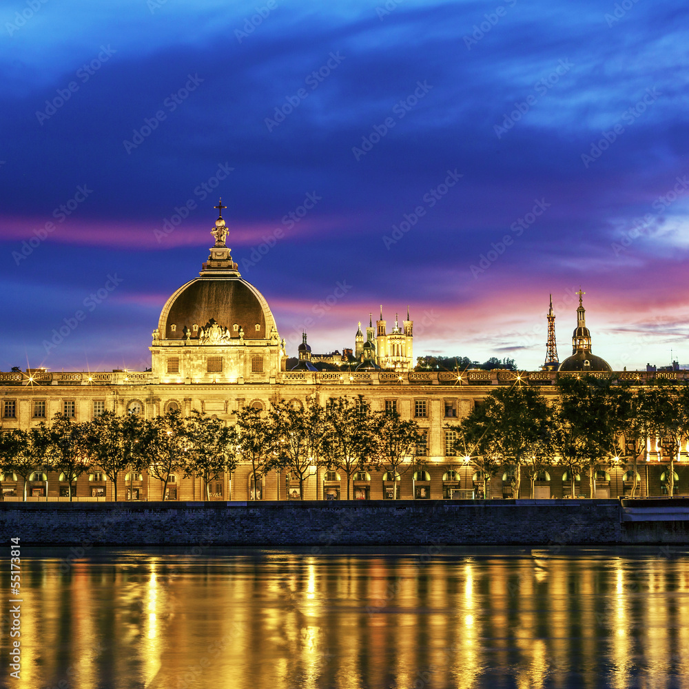 Fototapeta premium Lyon at sunset