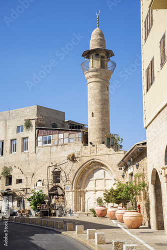 Fototapeta street with minaret in tel aviv israel