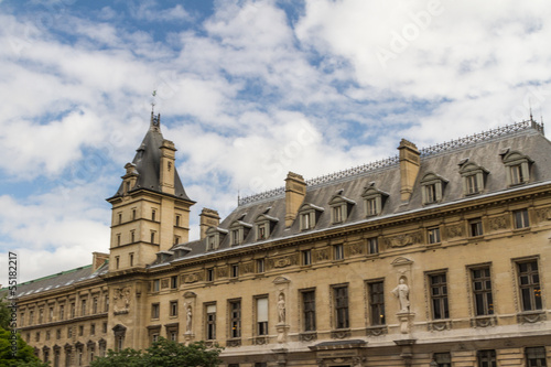 Historic building in Paris France © Andrei Starostin