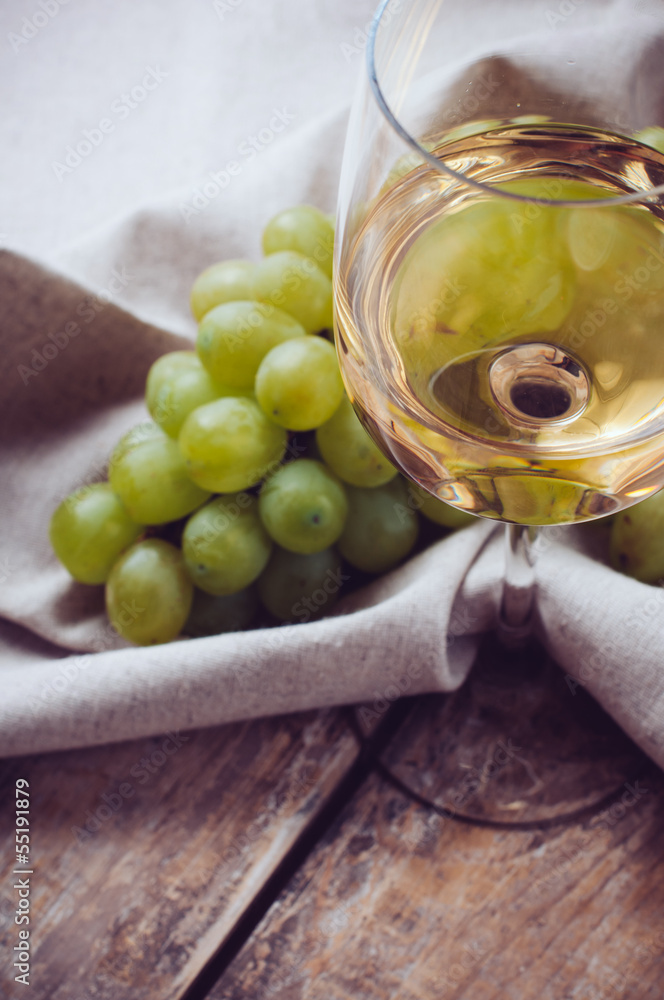 glass of white wine and grapes
