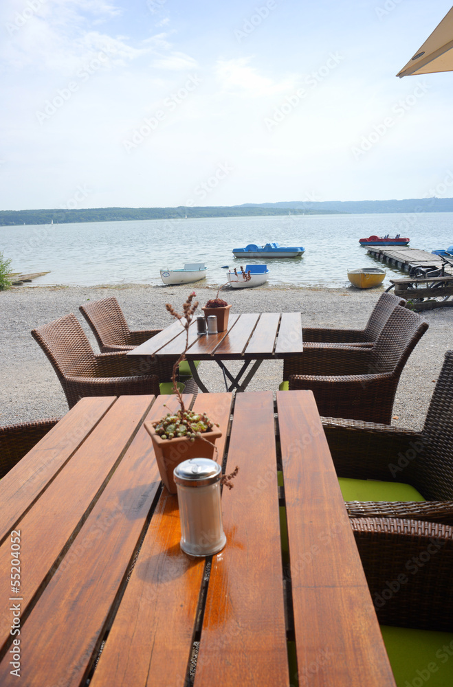 Fototapeta premium Restaurant Tische am See