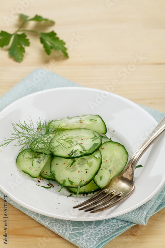 Frischer Gurkensalat