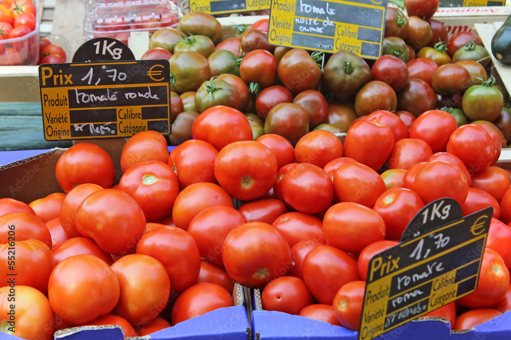 Tomates sur le marché