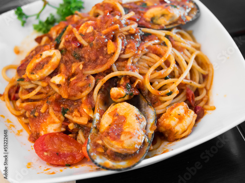 Spaghetti with mussels and tomato sauce