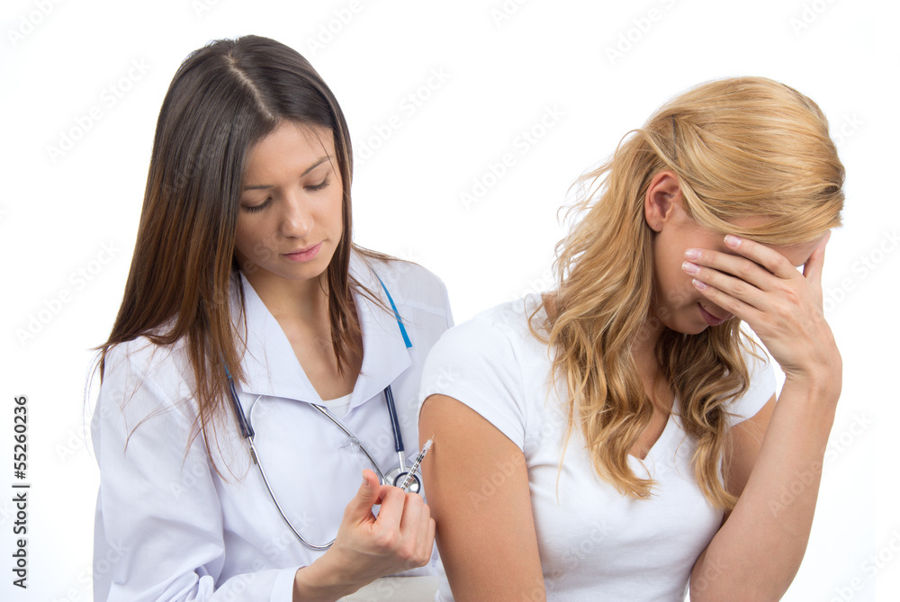 Doctor making diabetes patient insulin flu shot njection vaccina Doctor making diabetes patient insulin flu shot njection vaccina