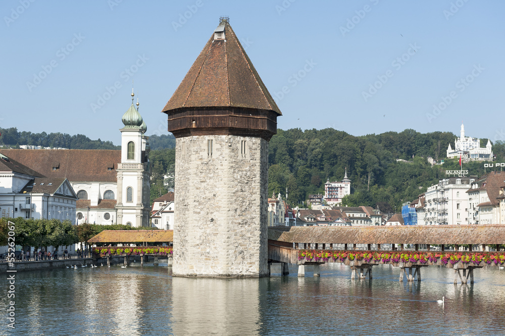 Luzern, historische Gebäude, Kapellbrücke und Wasserturm