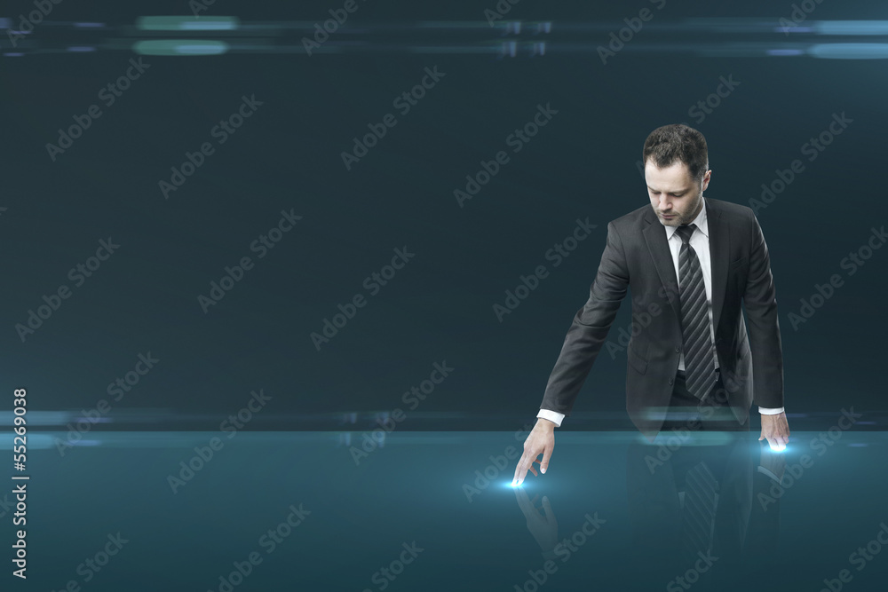 Fototapeta premium businessman pushing