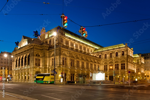 Viennas grand Opera House photo