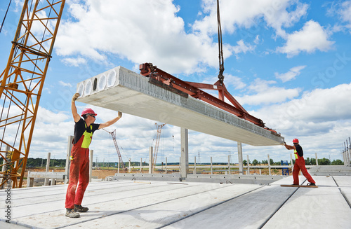 Konstfotografi workers installing concrete slab