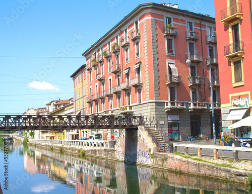 Fototapeta Naklejka Na Ścianę i Meble -  Glimpse of Naviglio, Milan