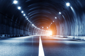 Fotobehang Tunnel Abstracte auto in tunneltraject  © hxdyl