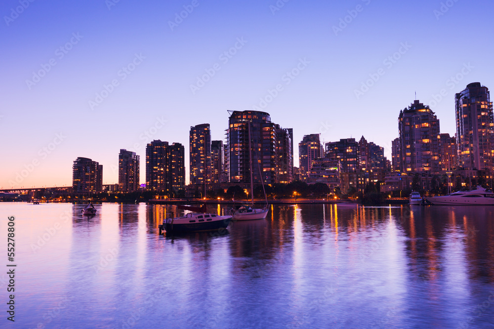 Fototapeta premium City Skyline at Sunset