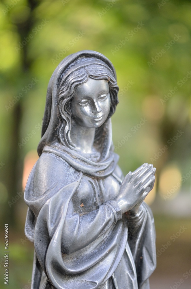 Betende Marienstatue Betende Marienstatue