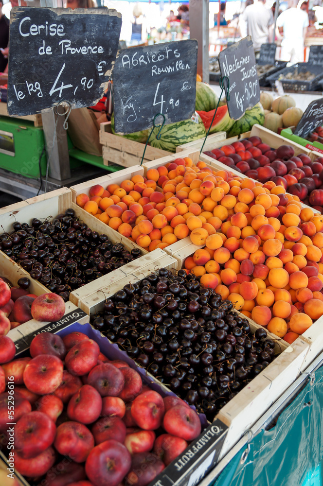 au marché : cerises abricots nectarines pêches