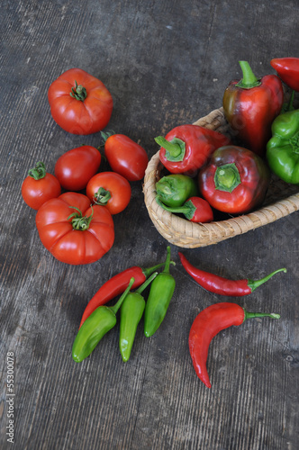 Erntezeit - Paprika und Tomaten