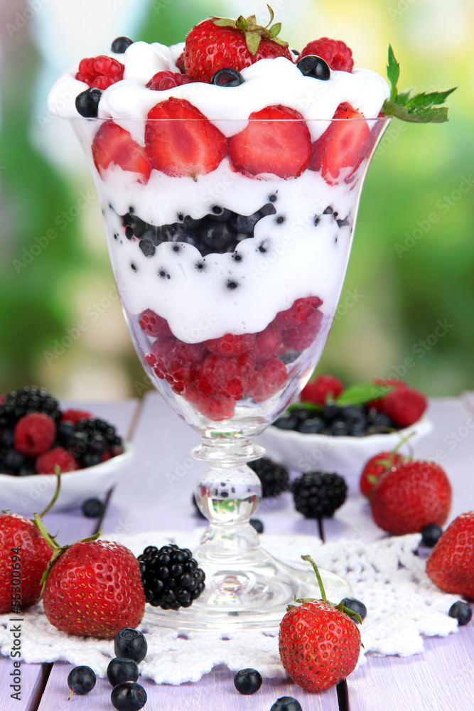 Natural yogurt with fresh berries Natural yogurt with fresh berries
