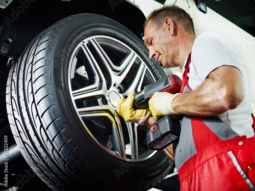 Motor mechanic is changing a tyre with new alu rim © Karin & Uwe Annas